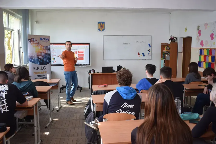 Atelier interactiv pe tema media și informației într-un liceu din Dolj