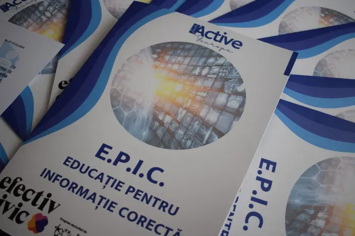 Tineri participând la un atelier de educație media în cadrul proiectului EPIC