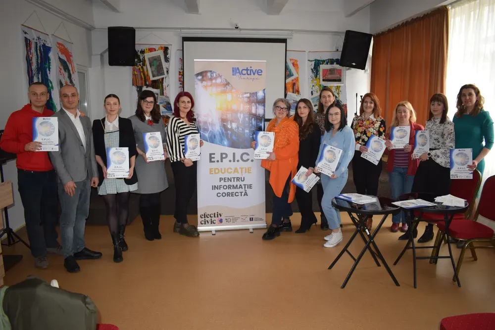 Elevi participând la activități de educație media în cadrul proiectului E.P.I.C.